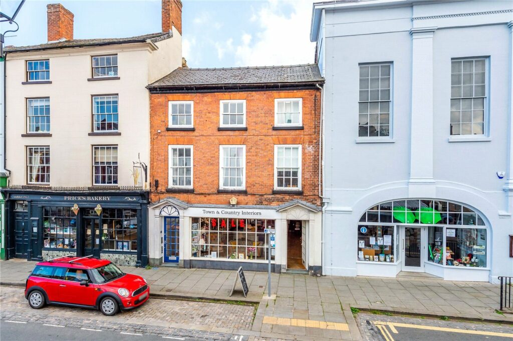 2, 9 Castle Street - Picture No. 02