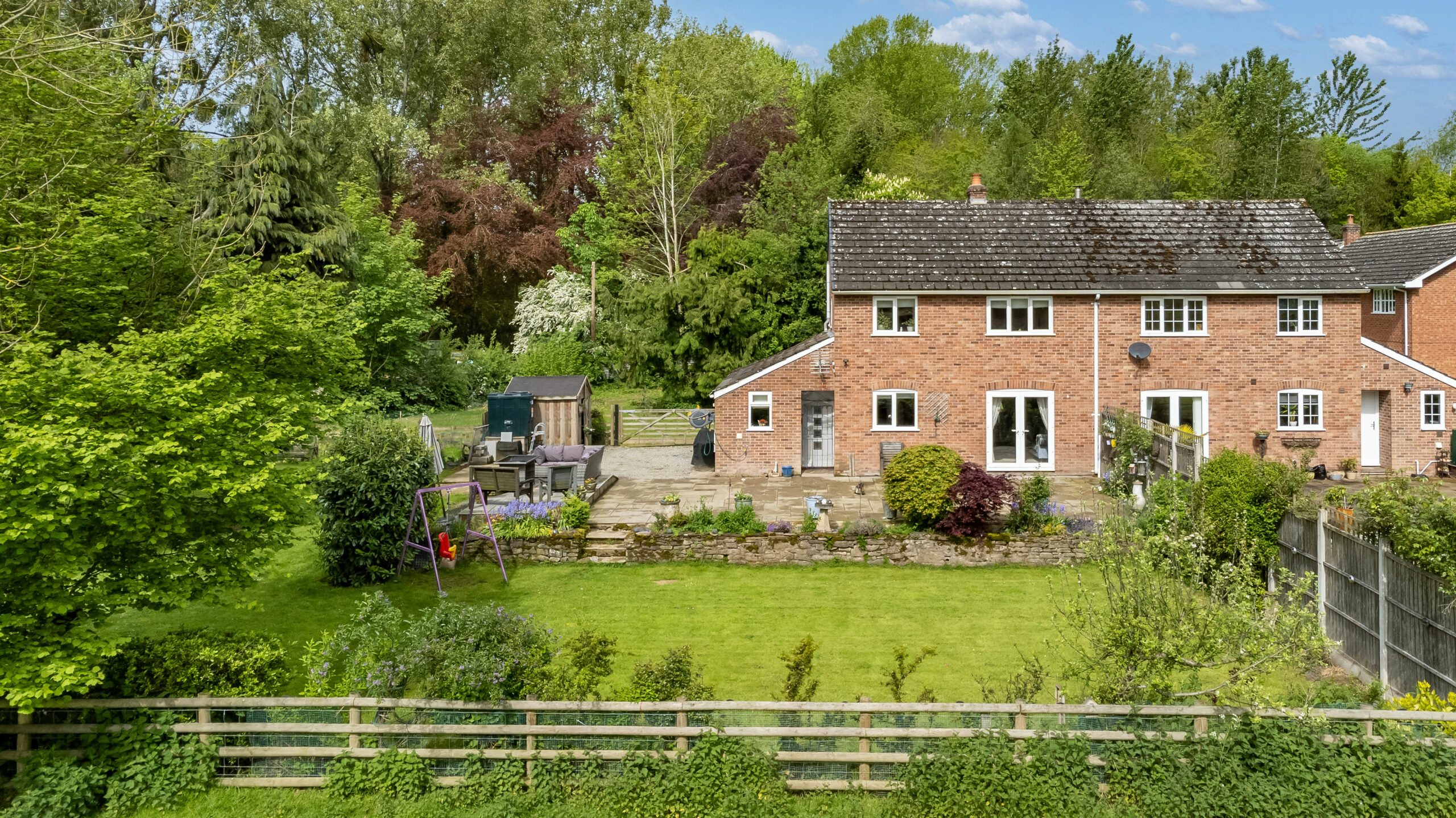 3 Bull Farm Cottages – Rural three bed, contemporary gem