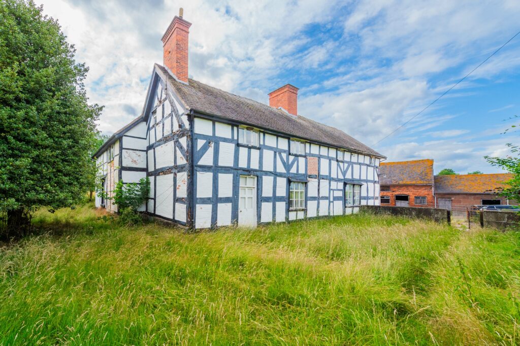 Preston Farmhouse – Farmhouse refurbishment with barn development