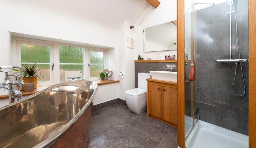 Yew Tree Cottage, Stretton Westwood - Family Bathroom