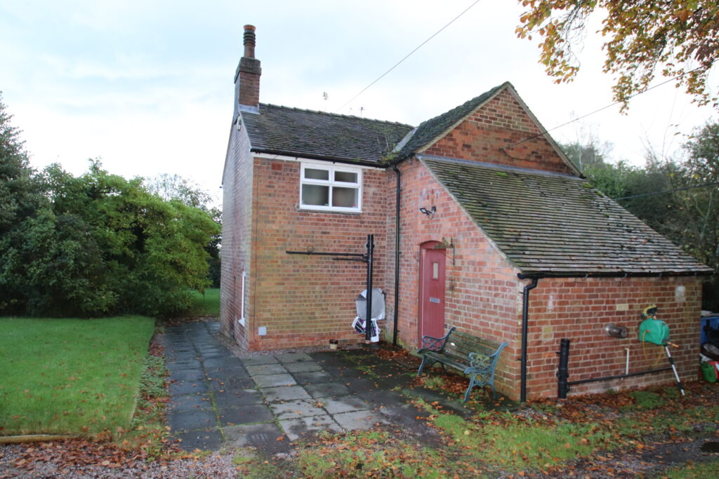 Brosters Cottage, Sugnall - Picture No. 08