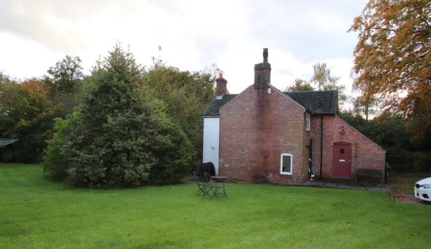 Brosters Cottage, Sugnall - Picture No. 09