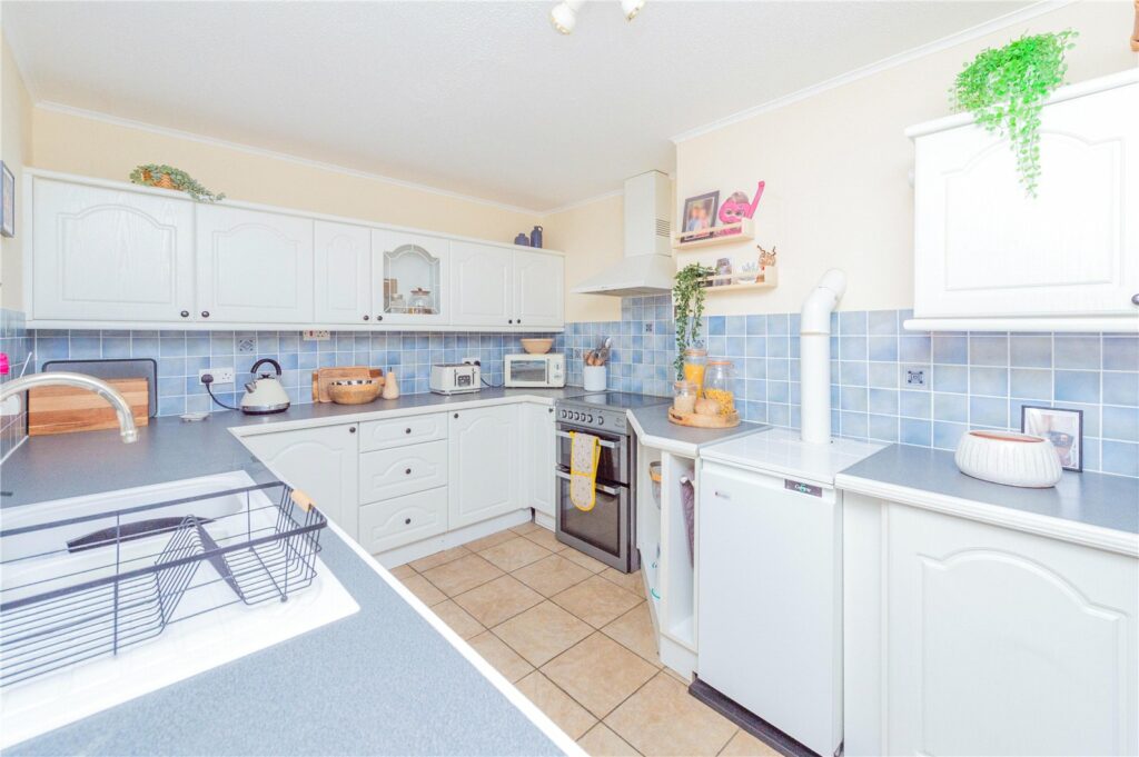 43 Cae Coed - Kitchen
