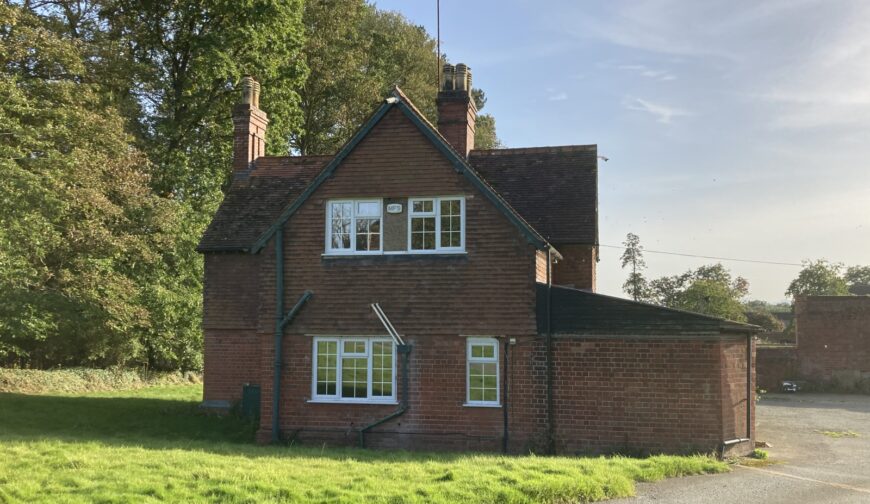Garden Cottage, Yeaton Peverey - Picture No. 01