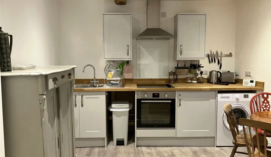 5A Flat, Market Street - Picture No. 03