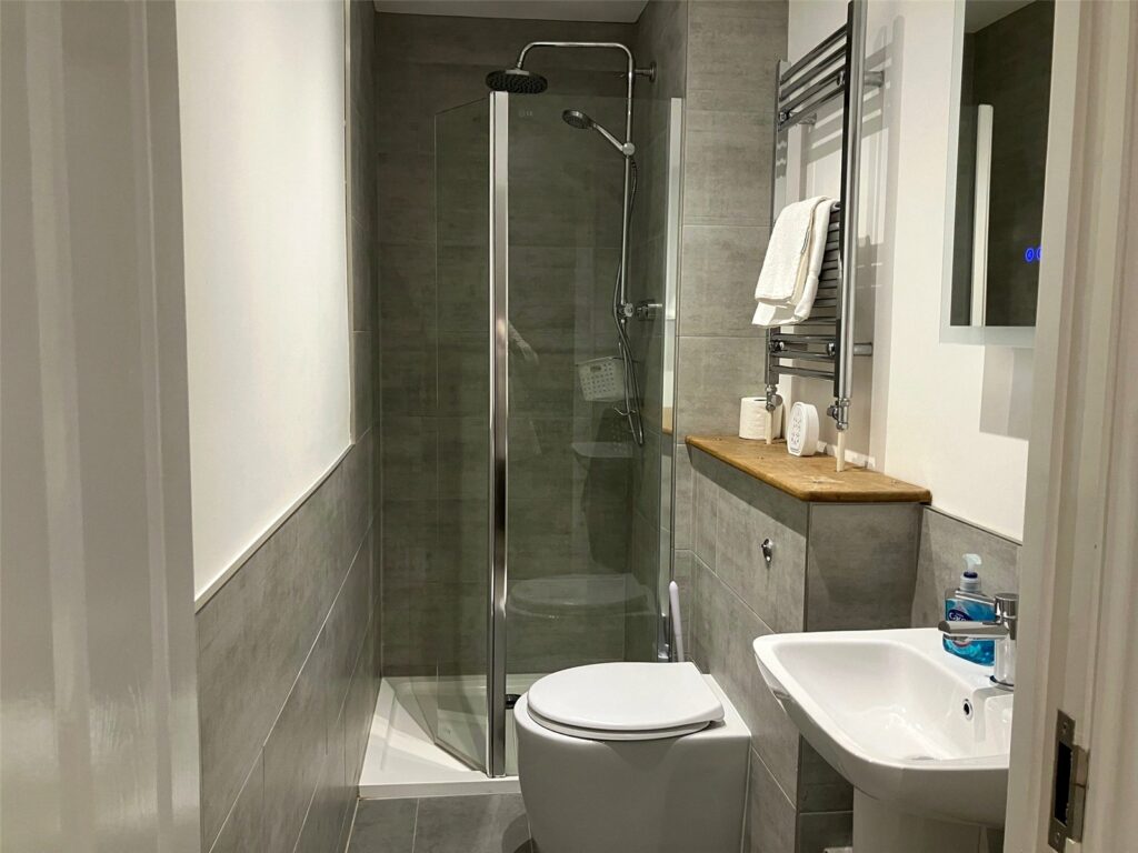 5A Flat, Market Street - Picture No. 06