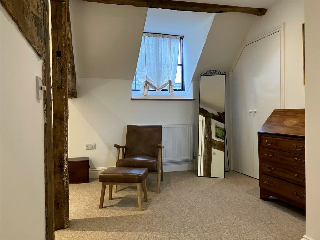 5B Flat, Market Street - Picture No. 02