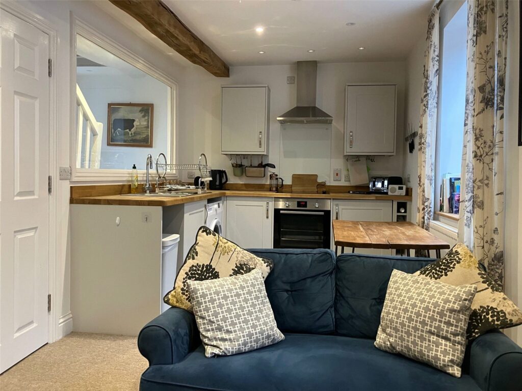 5B Flat, Market Street - Picture No. 04