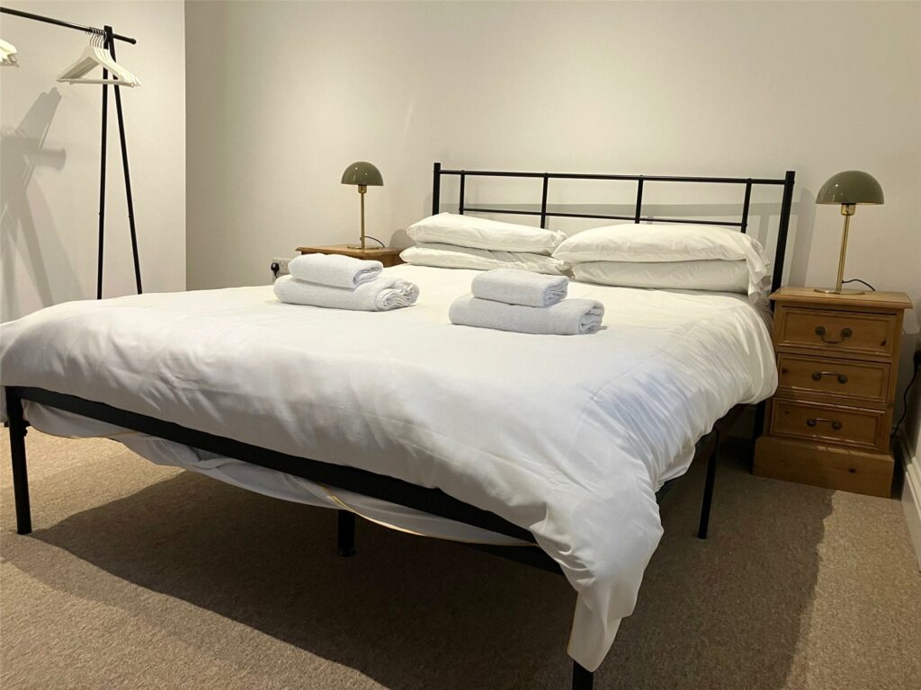 5B Flat, Market Street - Picture No. 10