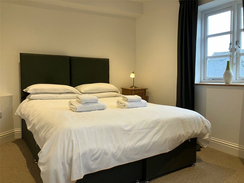 5B Flat, Market Street - Picture No. 12