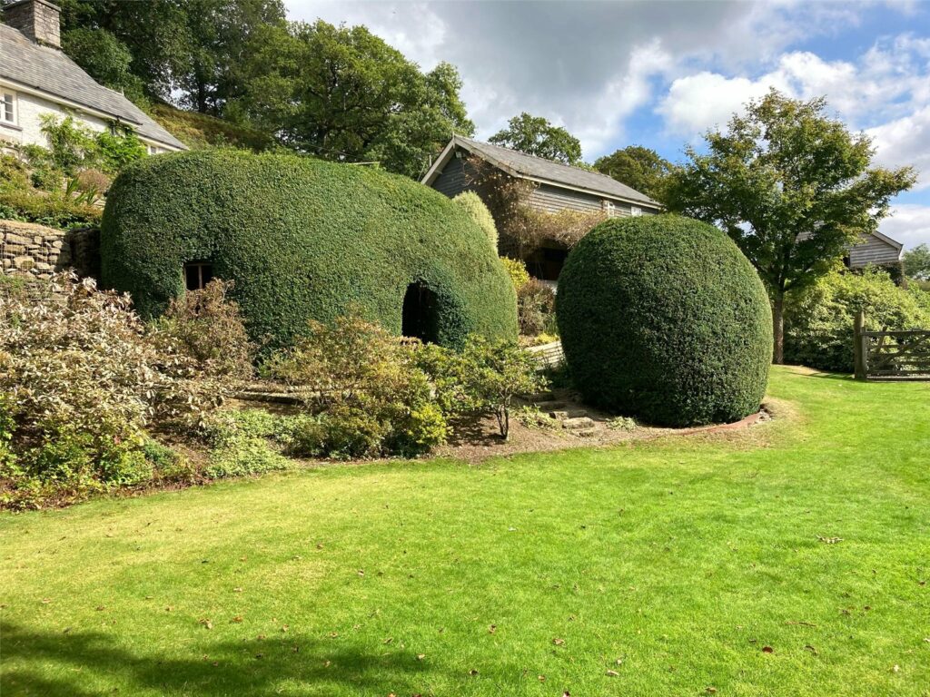 Gilwern Farmhouse, Beulah - Picture No. 04