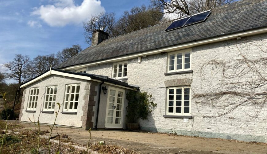 Gilwern Farmhouse, Beulah - Picture No. 06