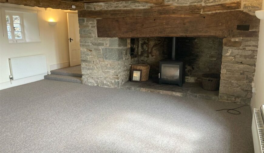 Gilwern Farmhouse, Beulah - Picture No. 12