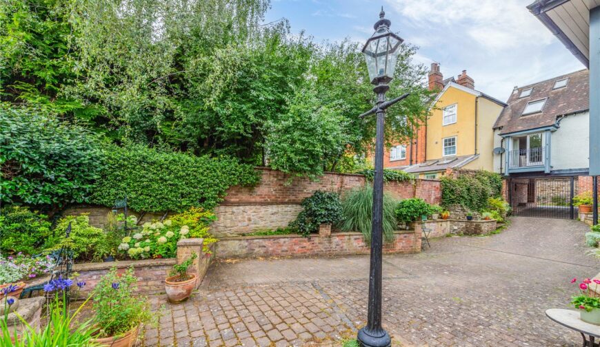 1 Berrington Court, Bell Lane - Picture No. 06