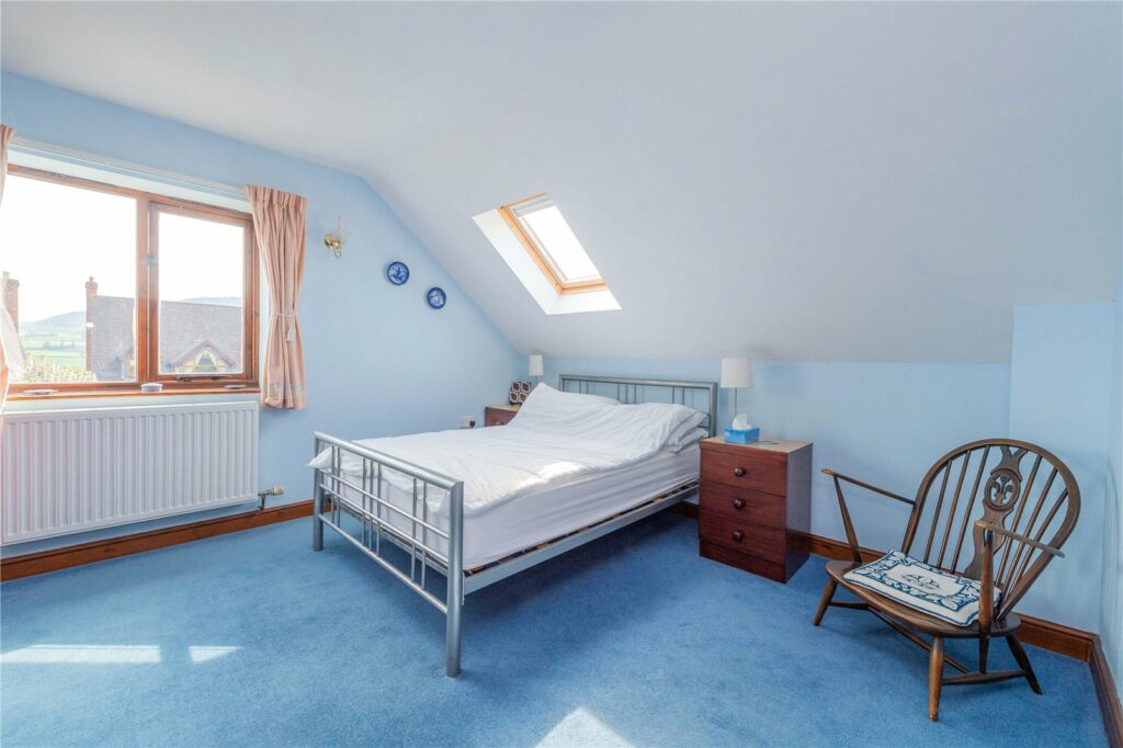 8 Bury Court Park - Picture No. 23