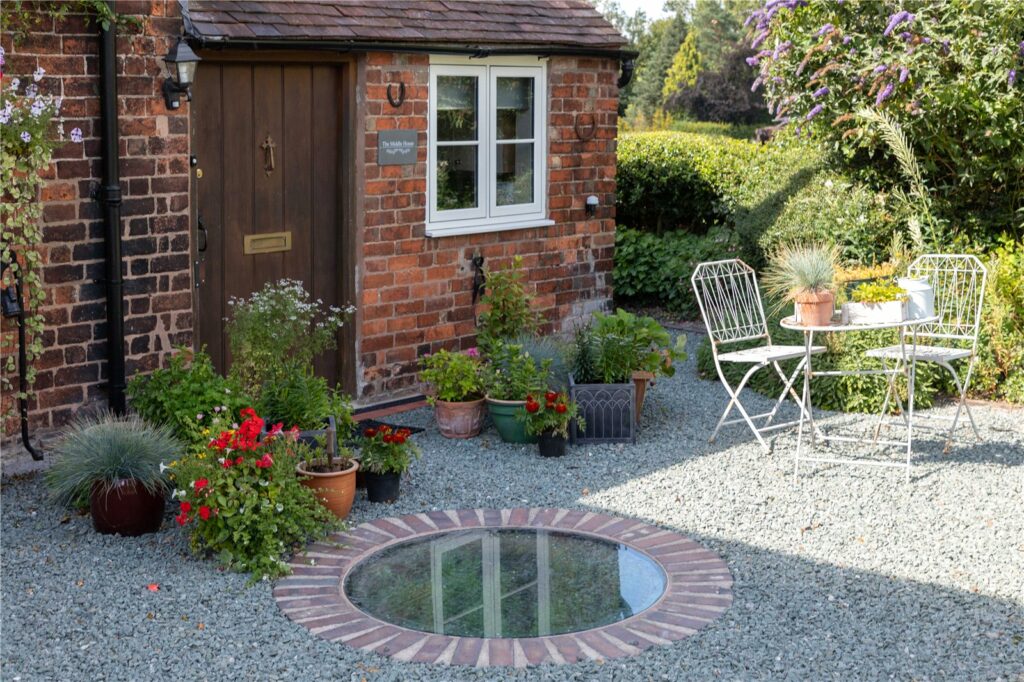 Middle House, Hanwood - 16