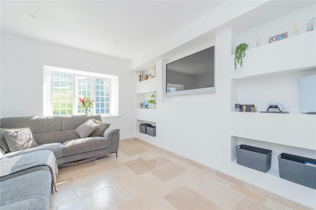 7 Pant Glas - Living Room
