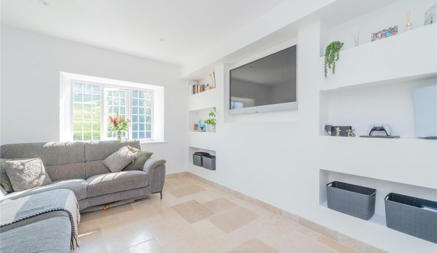 7 Pant Glas - Living Room