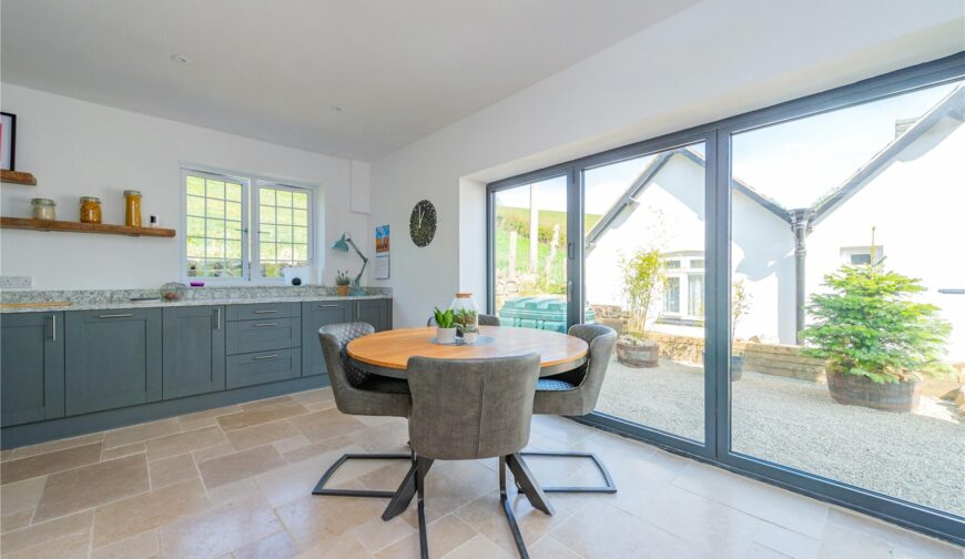 7 Pant Glas - Living Kitchen
