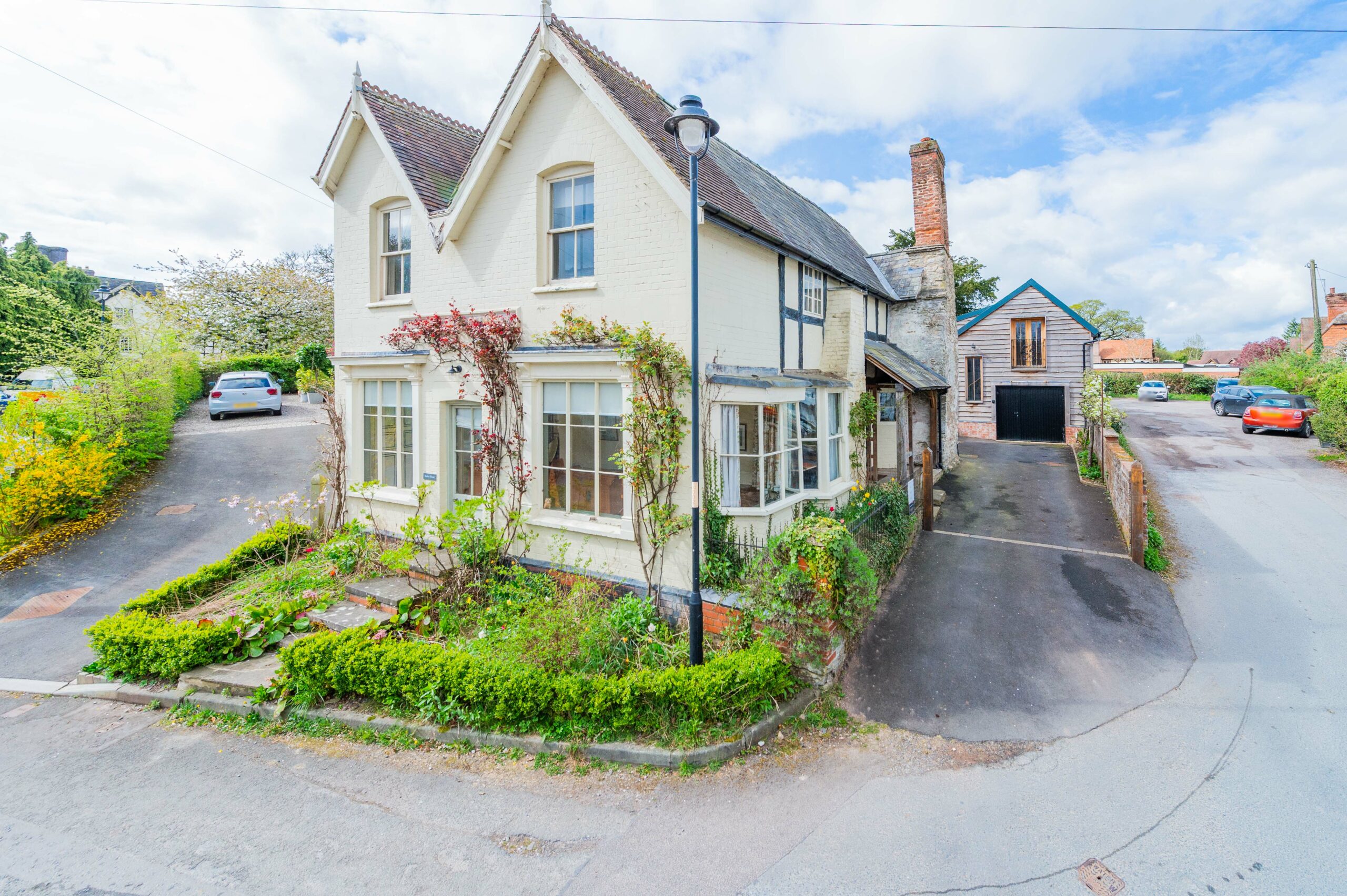 Pembridge unique three bed with one bed annex