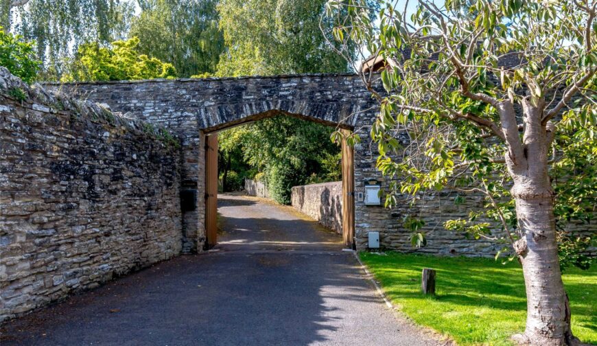 St Julians, Ludford - Picture No. 03