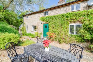 Rural 4 bed with barn development potential and 12 acres