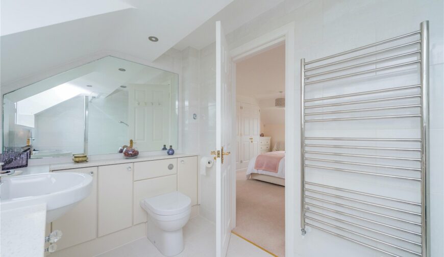 Whiteways, Garmston - En-Suite