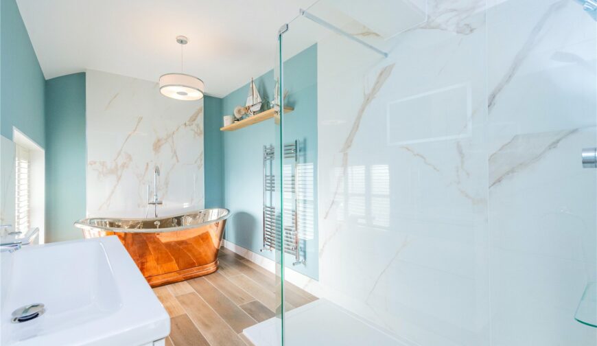 1 Apley Park Mews, Apley Park - Family Bathroom