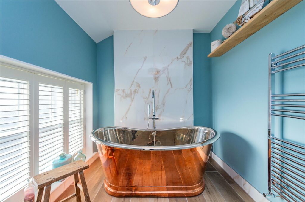1 Apley Park Mews, Apley Park - Family Bathroom