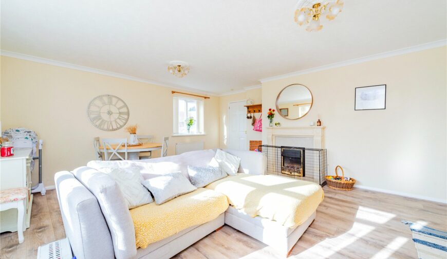 43 Cae Coed - Living Room