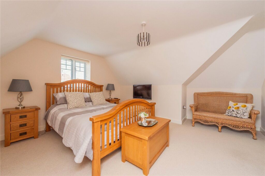 10 Tudor Gate - 4