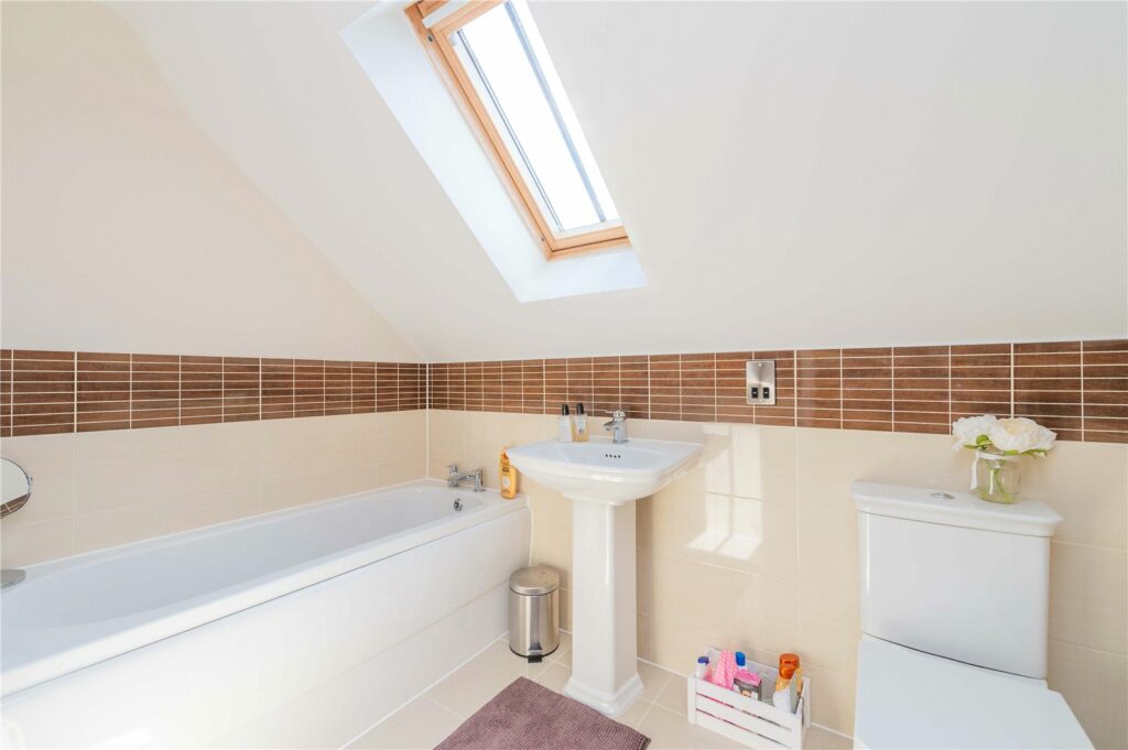 10 Tudor Gate - 7