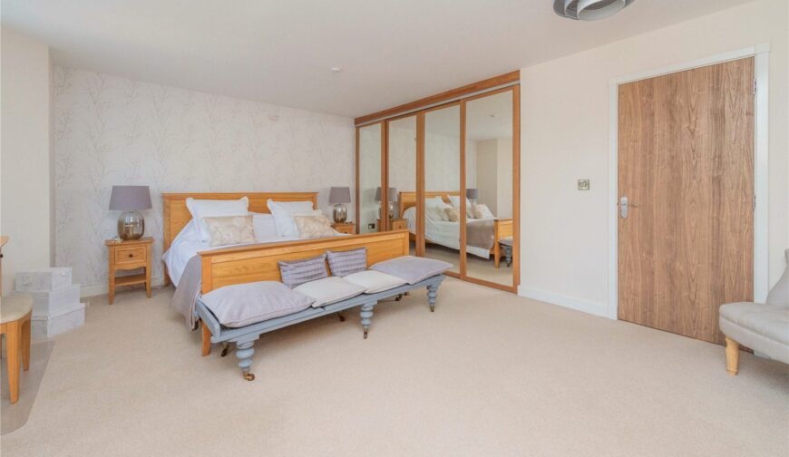 10 Tudor Gate - 9