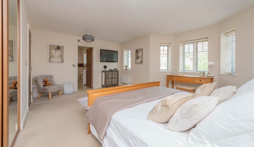 10 Tudor Gate - 8