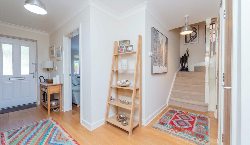 10 Tudor Gate - 14