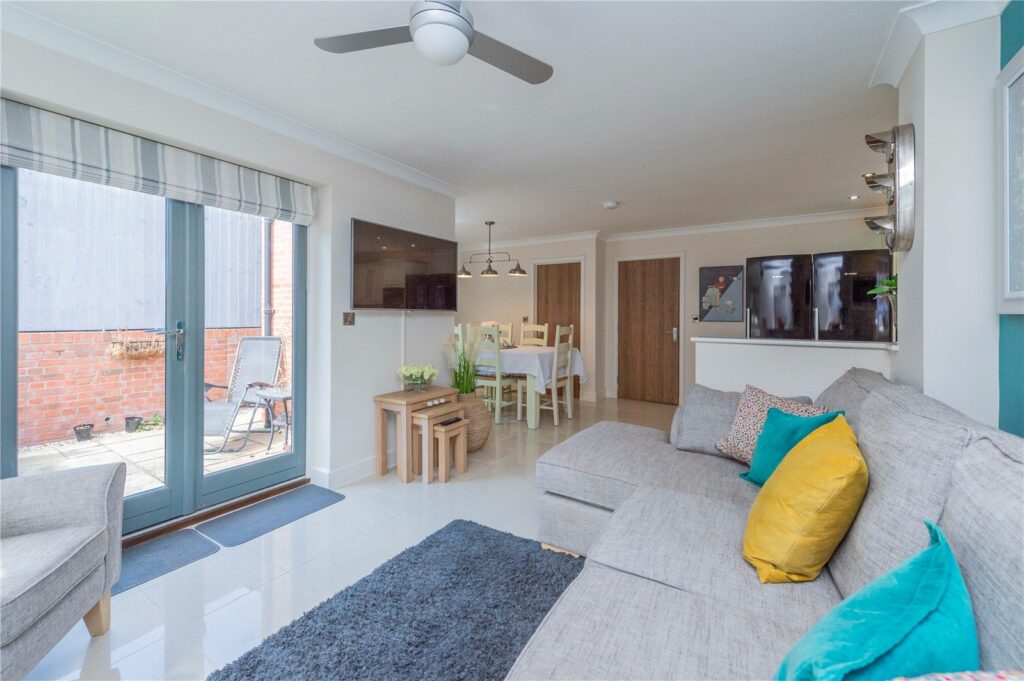 10 Tudor Gate - 19
