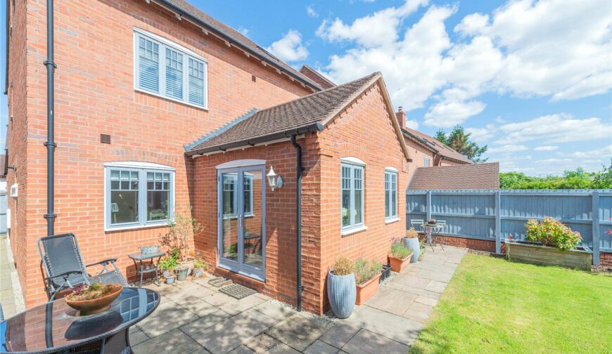 10 Tudor Gate - 20