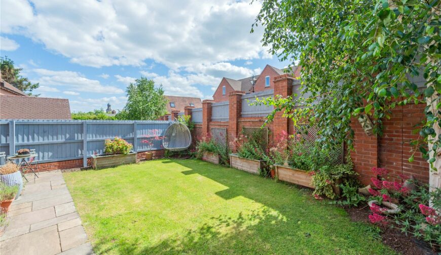 10 Tudor Gate - 3