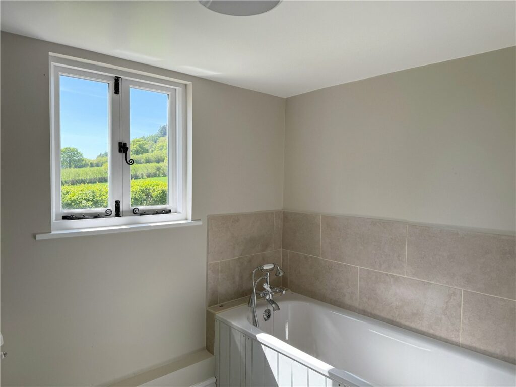 Potlid Cottage, Bucknell - Picture No. 05