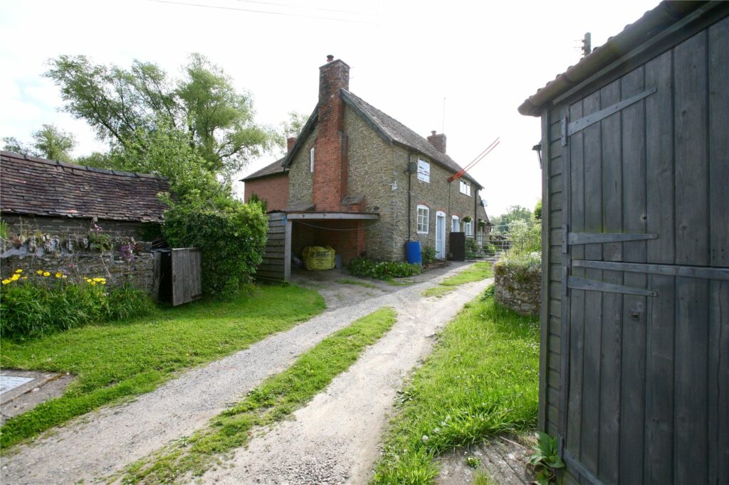 35 Broadstone - Picture No. 03