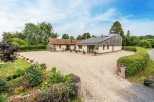 Contemporary barn in popular South Shropshire village