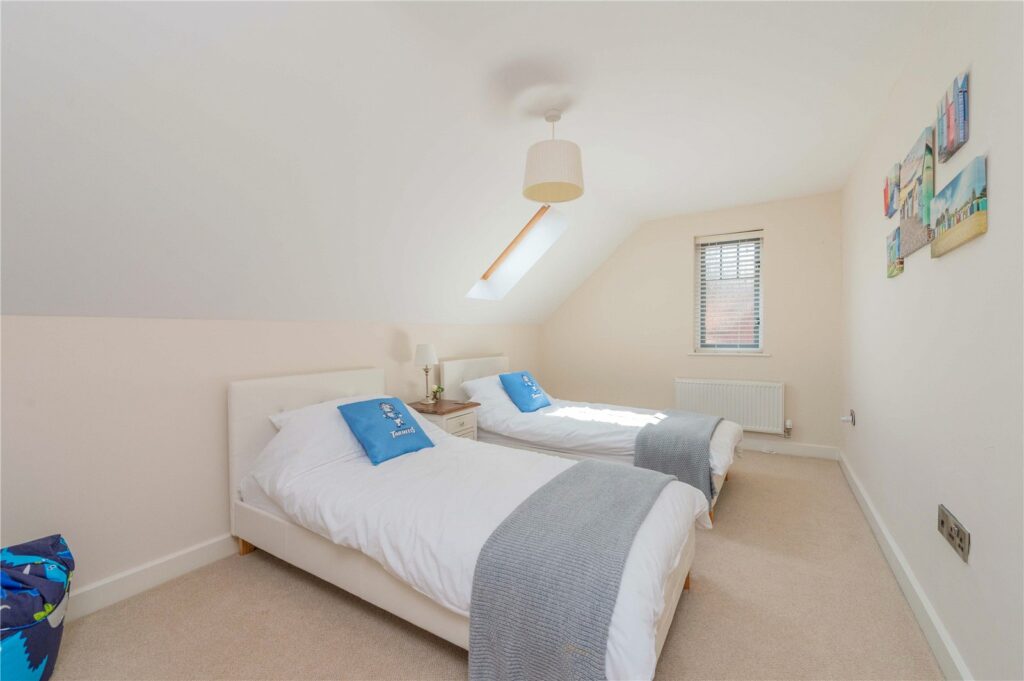 10 Tudor Gate - 5