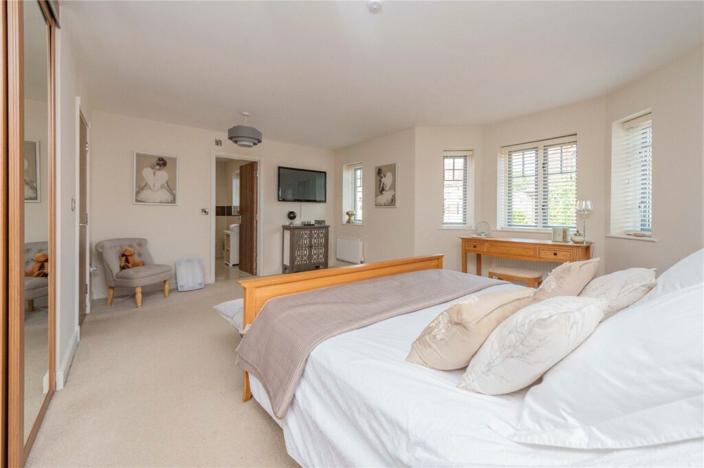 10 Tudor Gate - 8
