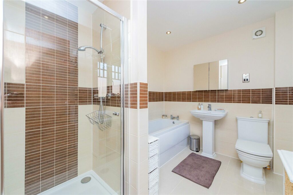 10 Tudor Gate - 11
