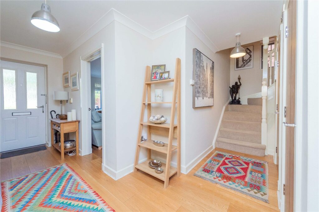 10 Tudor Gate - 14
