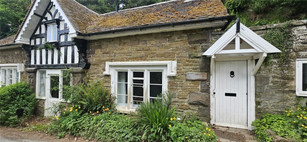 Lodge Cottage, Marshbrook - Picture No. 03