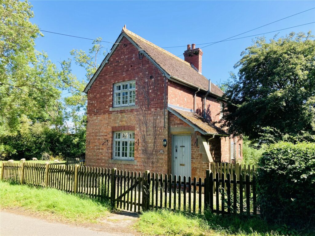School House, Plex Lane - Picture No. 03