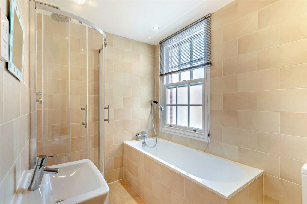 Apartment 2, Crescent House - Picture No. 14
