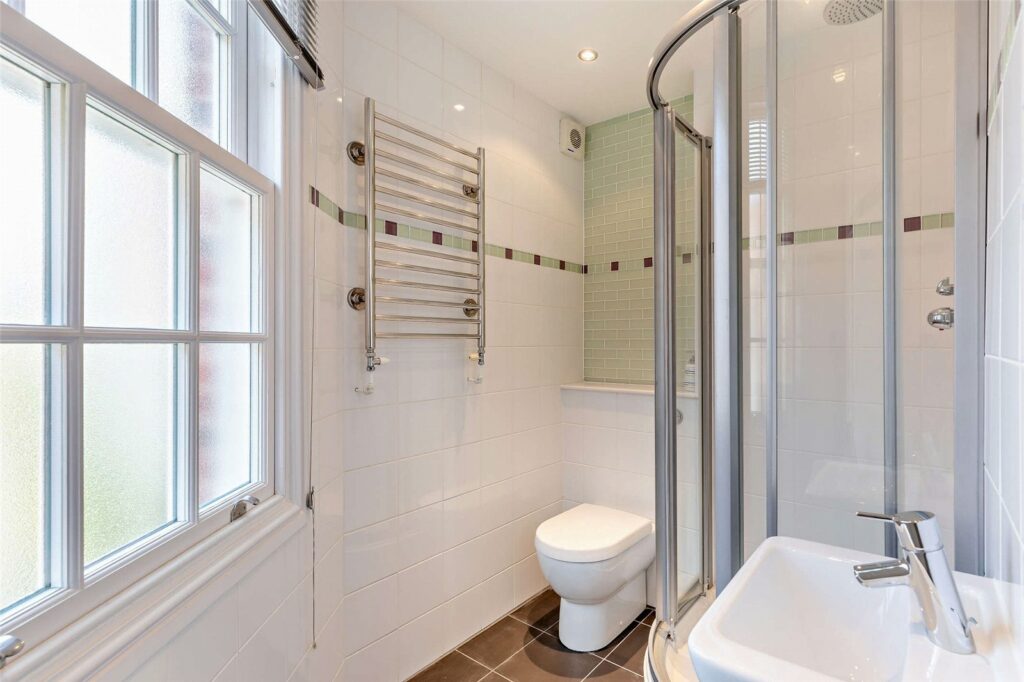 Apartment 2, Crescent House - Picture No. 19