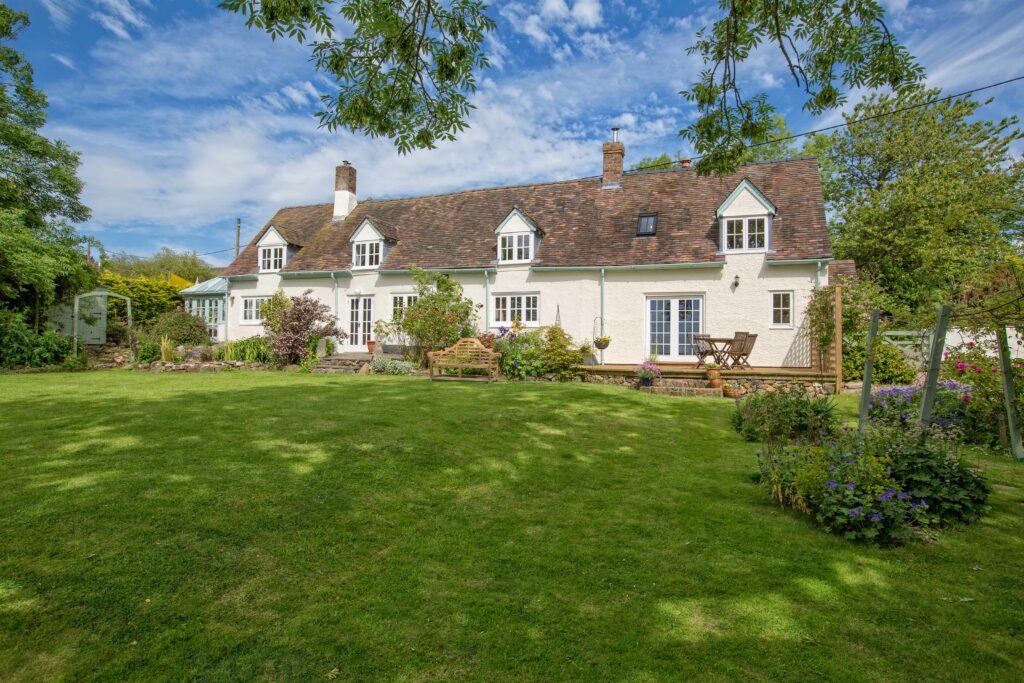 Idyllic four bed cottage under the Wrekin
